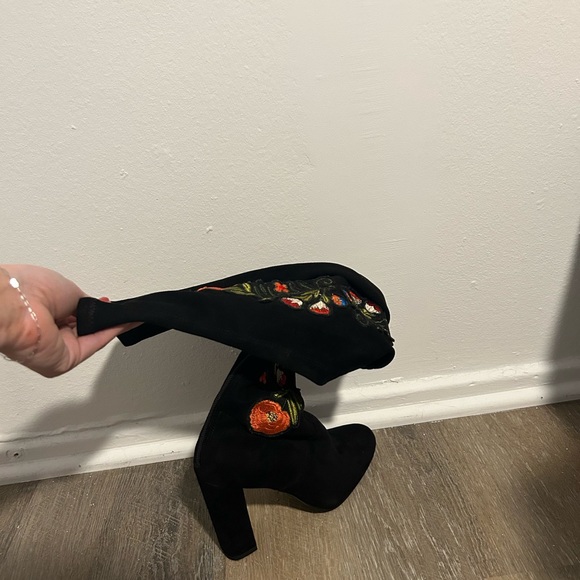 STEVE MADDEN lightly worn knee high embroidered boots - Picture 3 of 8